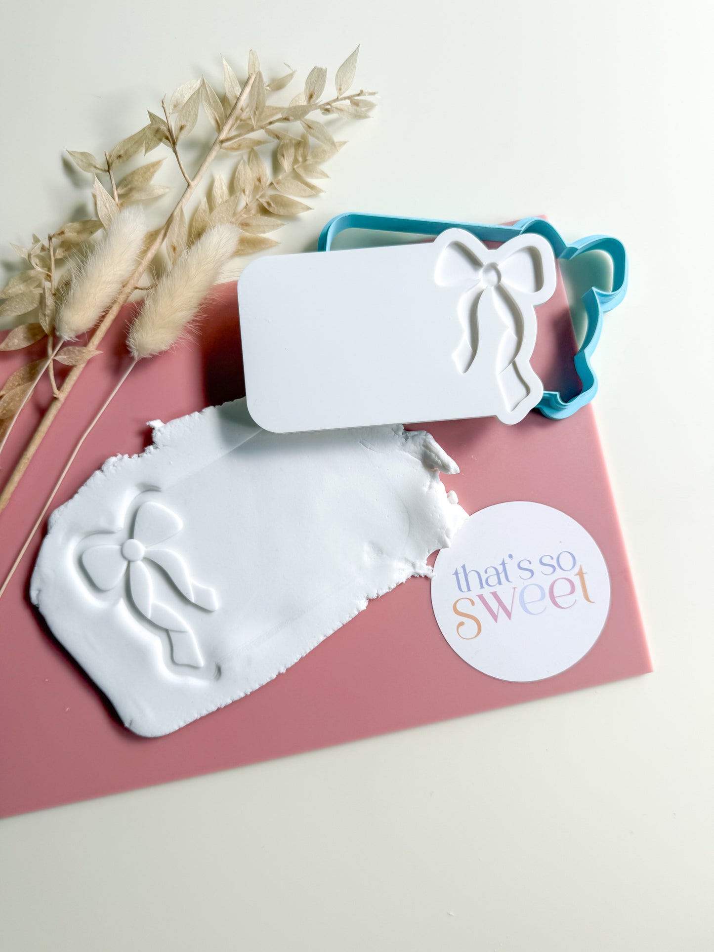Pretty Bow Plaque Cookie Stamp and Cutter