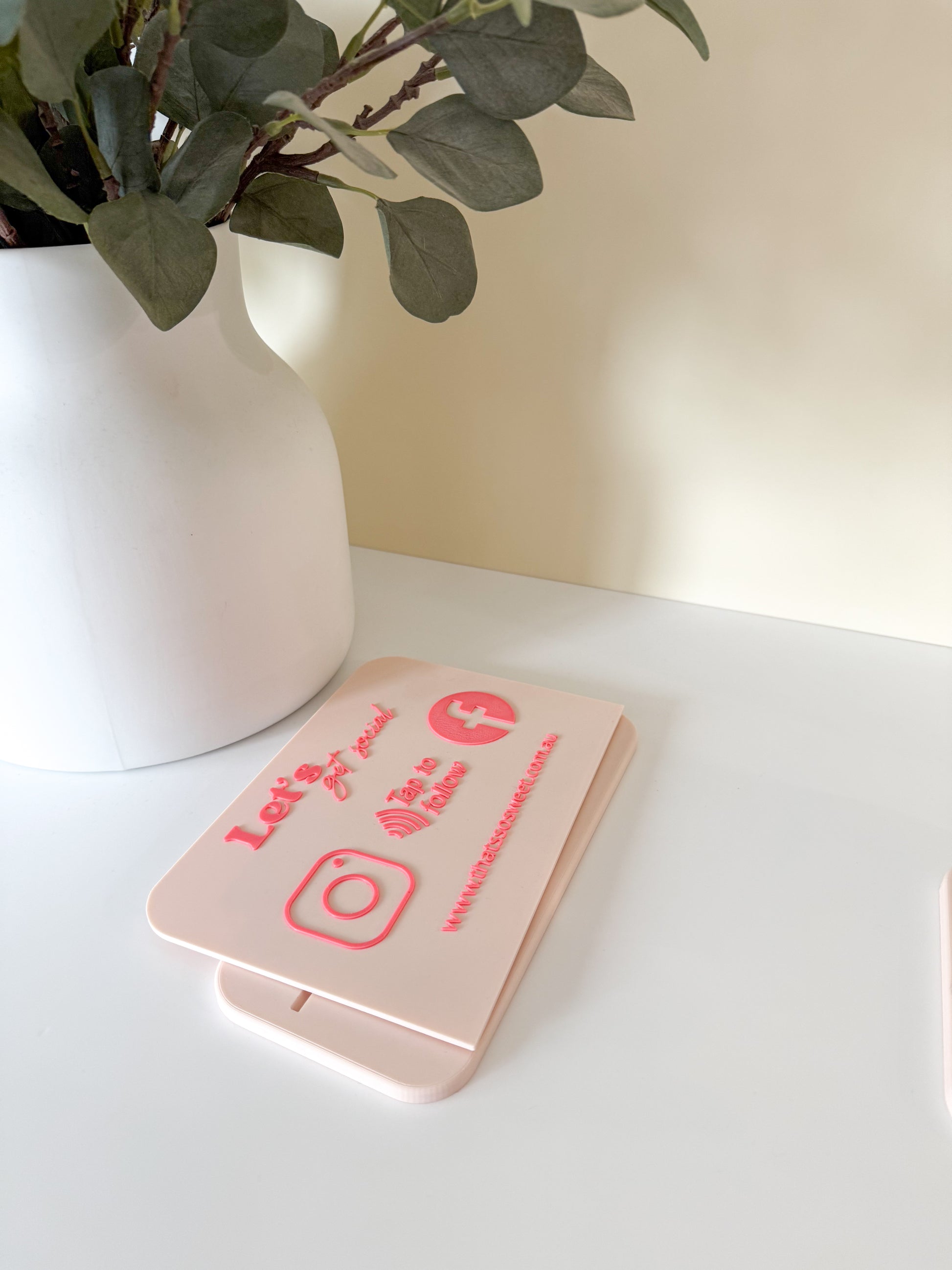 Collapsable NFC Stand