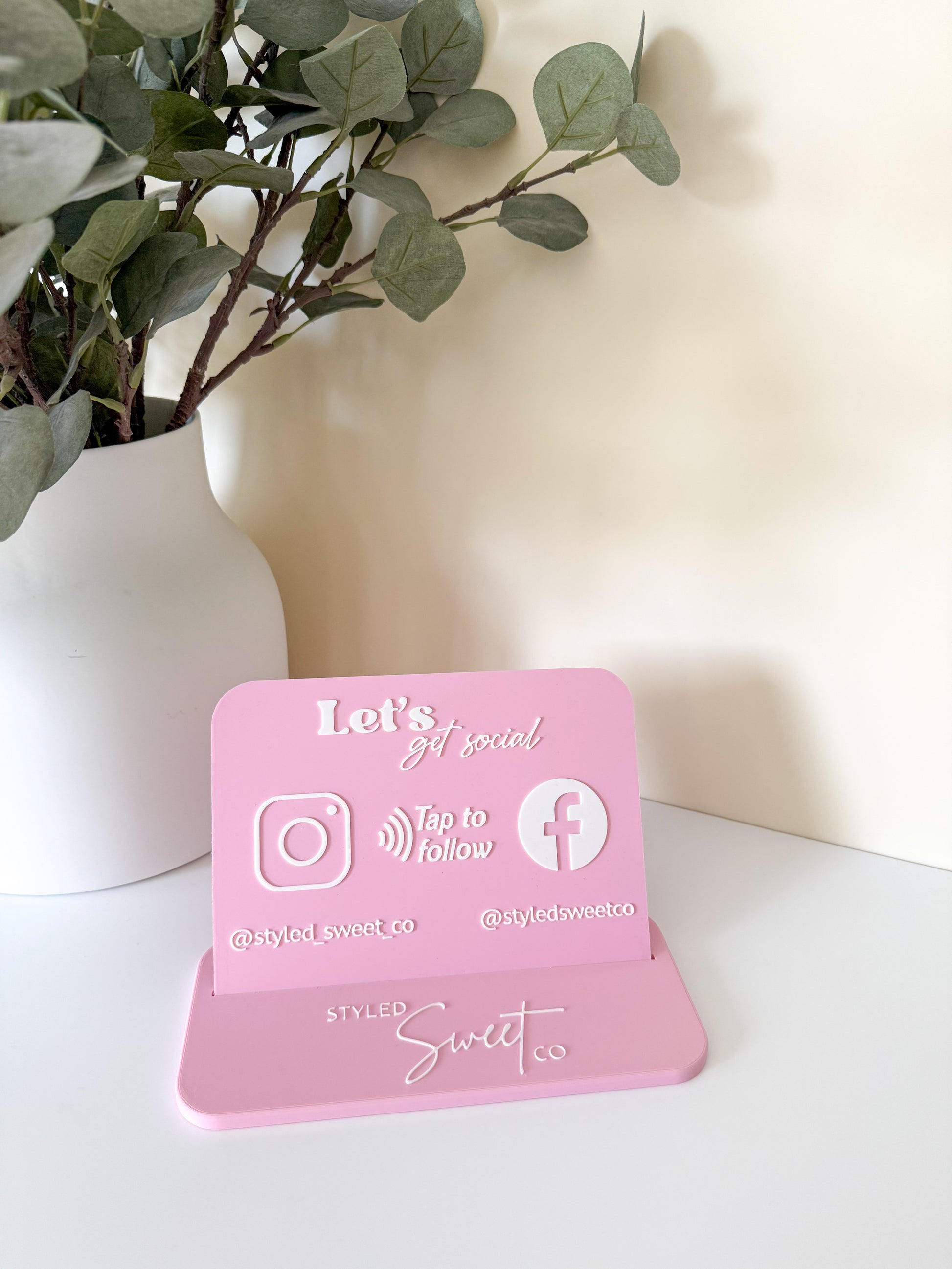 NFC Stand - Lets get social