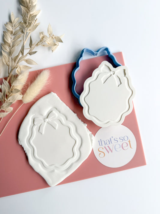 Wavy Oval with Bow Stamp and Cutter